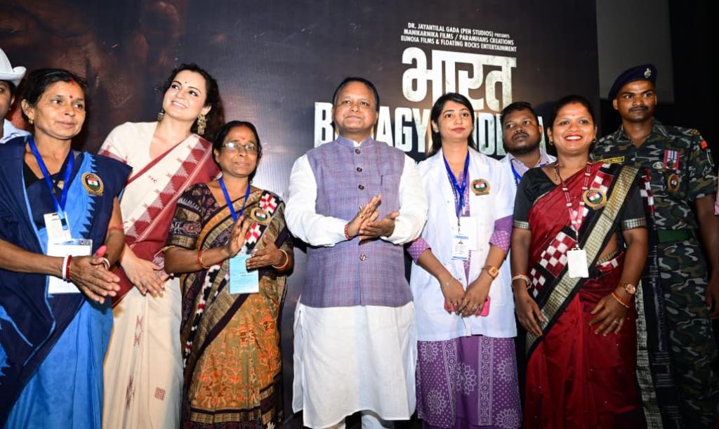 Kangana Ranaut & Odisha CM Mohan Charan Majhi Honour Healthcare Heroes at Bharat Bhhagya Vidhaata Screening in Bhubaneswar