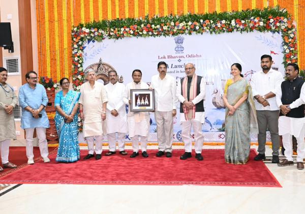 Governor Hosts Banquet in Honour of Vice President at Lok Bhavan